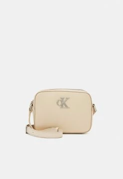 Calvin Klein Jeans MINIMAL MONOGRAM CAMERA BAG - Sac Bandoulière - Muslin