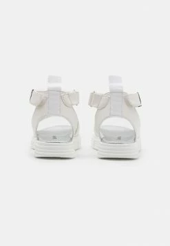 Calvin Klein Jeans Sandales - White 8 Calvin Klein Jeans Sandales - White -Calvin Klein Elegant Magasin 037a22ebfe25422f9a532d0125709121