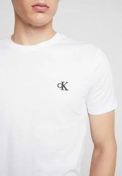 Calvin Klein Jeans ESSENTIAL SLIM TEE - T-shirt Basique - Bright White -Calvin Klein Elegant Magasin 04b3b6f46a154818a106289a65ad187d