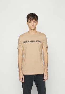 Calvin Klein Jeans INSTITUTIONAL TEE - T-shirt Imprimé - Tawny Sand -Calvin Klein Elegant Magasin 05beec87c26f42979e0e3cf6aca597bc