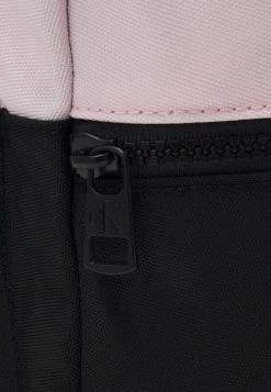 Calvin Klein Jeans COLOUR BLOCK BACKPACK UNISEX - Sac à Dos - Sweetest Pink -Calvin Klein Elegant Magasin 05d83db3cf5045d185de4e4098536685