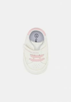 Calvin Klein Jeans Chaussons Pour Bébé - White/pink -Calvin Klein Elegant Magasin 06e02fc9f3ae4557bc869864e6b5b997