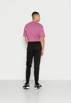 Calvin Klein Jeans VERTICAL BOLD INSTIT PANT - Pantalon De Survêtement - Black -Calvin Klein Elegant Magasin 0b915aa25bcd483a8b6af87b2b4671ee