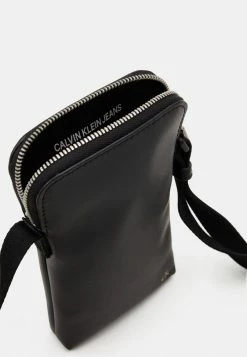 Calvin Klein Jeans MONO HARDWARE PHONE XBODY - Étui à Portable - Black -Calvin Klein Elegant Magasin 0d6b11c3e54747fc8a34c7ac0f95fda2