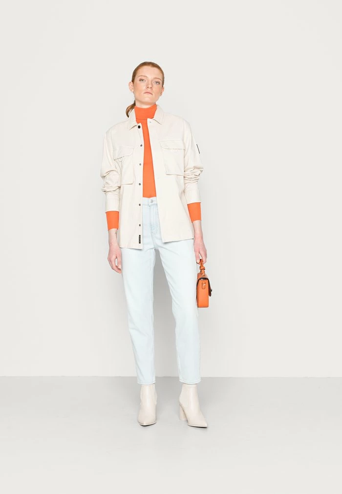 Calvin Klein Jeans MOM - Jean Boyfriend - Denim Light 2 Calvin Klein Jeans MOM - Jean Boyfriend - Denim Light – Image 2