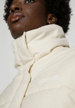 Calvin Klein Jeans CRINKLE PUFFER - Veste D'hiver - Muslin 9 Calvin Klein Jeans CRINKLE PUFFER - Veste D'hiver - Muslin -Calvin Klein Elegant Magasin 0eec9eea2eac41d581ca12e6dc2cf1f3