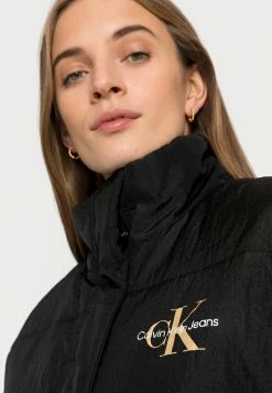 Calvin Klein Jeans MONOGRAM BELTED CRINKLE VEST - Veste Sans Manches - Black 9 Calvin Klein Jeans MONOGRAM BELTED CRINKLE VEST - Veste Sans Manches - Black -Calvin Klein Elegant Magasin 106a484392694b6f952c3fa666b99c56