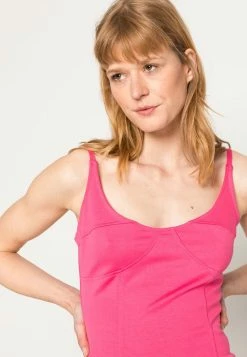 Calvin Klein Jeans PRIDE FEMININE SEAMING DRESS - Robe De Jour - Pink Flambe -Calvin Klein Elegant Magasin 10fafe009afb482fa7970ac6cab84cea