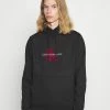 Calvin Klein Jeans ARCHIVAL MONOGRAM HOODIE UNISEX - Sweatshirt - Black/salsa