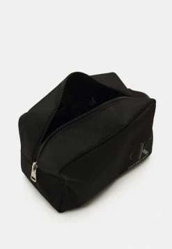 Calvin Klein Jeans SPORT ESSENTIALS WASHBAG UNISEX - Trousse De Toilette - Black 6 Calvin Klein Jeans SPORT ESSENTIALS WASHBAG UNISEX - Trousse De Toilette - Black -Calvin Klein Elegant Magasin 130b630c6dbe459baccf17ba809cca86