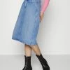 Calvin Klein Jeans MIDI SKIRT - Jupe En Jean - Denim Medium