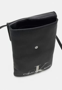 Calvin Klein Jeans SCULPTED MONO PHONE BODY - Étui à Portable - Black 7 Calvin Klein Jeans SCULPTED MONO PHONE BODY - Étui à Portable - Black -Calvin Klein Elegant Magasin 1465d3c9e87e4b14943954290824b713