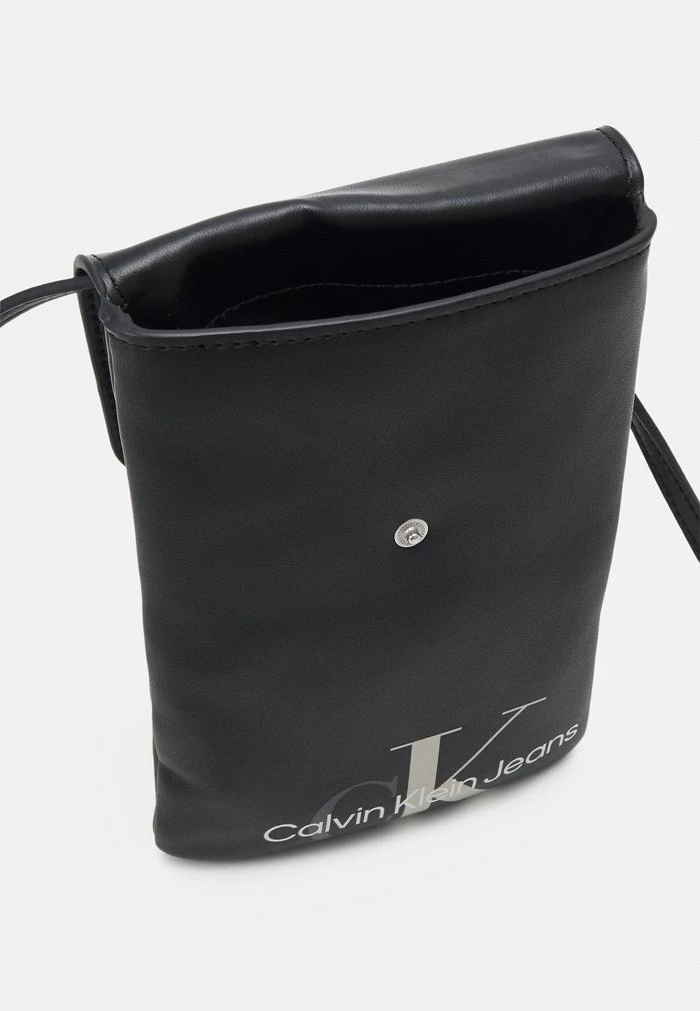 Calvin Klein Jeans SCULPTED MONO PHONE BODY - Étui à Portable - Black 3 Calvin Klein Jeans SCULPTED MONO PHONE BODY - Étui à Portable - Black – Image 3