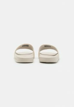 Calvin Klein Jeans SLIDE MONOGRAM - Mules - Eggshell -Calvin Klein Elegant Magasin 14f13e5df9ed436db9f996758629236c
