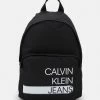Calvin Klein Jeans SEASONAL LOGO BACKPACK UNISEX - Sac à Dos - Black