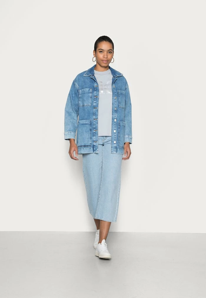 Calvin Klein Jeans GLOSSY MONOGRAM - T-shirt Imprimé - Marble Grey 2 Calvin Klein Jeans GLOSSY MONOGRAM - T-shirt Imprimé - Marble Grey – Image 2