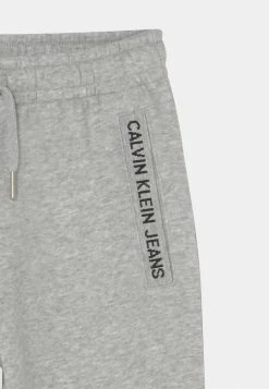 Calvin Klein Jeans INTARSIA LOGO UNISEX - Pantalon De Survêtement - Light Grey Heather -Calvin Klein Elegant Magasin 18df01f8e7444489925b47badcde1b94