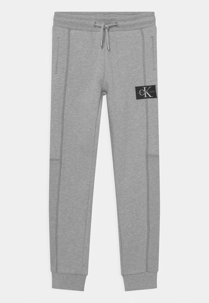 Calvin Klein Jeans BLOCKING BADGE - Pantalon De Survêtement - Light Grey Heather 1 Calvin Klein Jeans BLOCKING BADGE - Pantalon De Survêtement - Light Grey Heather
