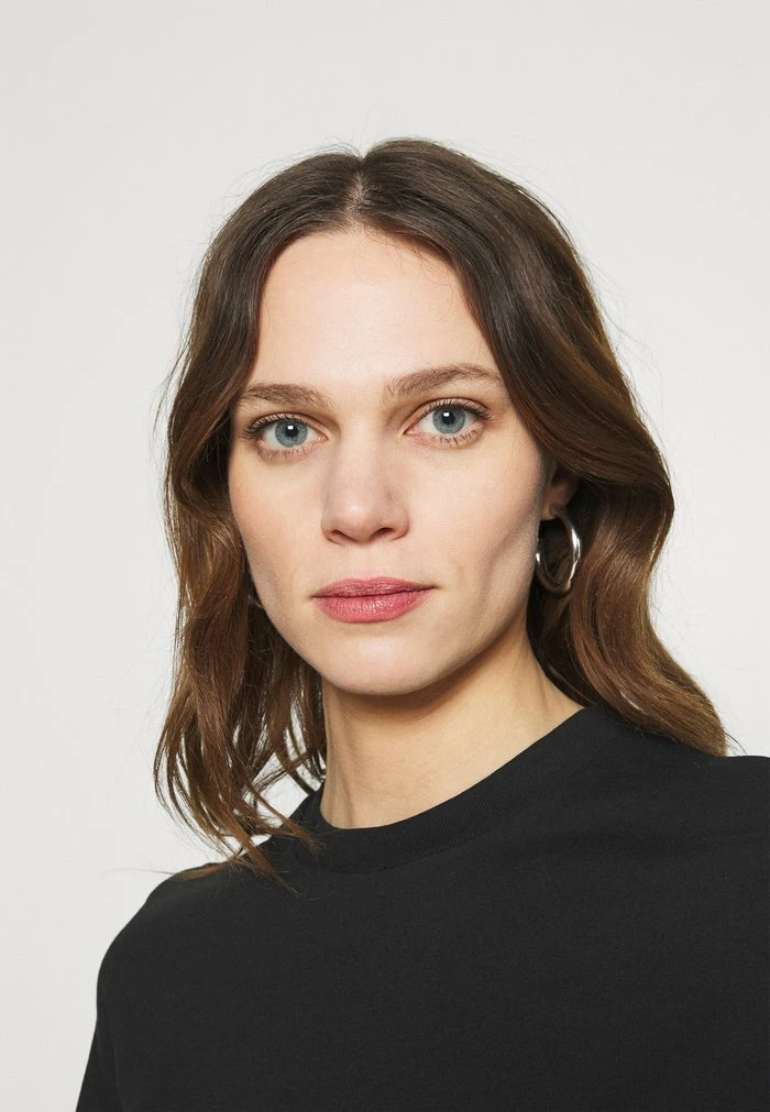 Calvin Klein Jeans MIRRORED LOGO BOXY TEE - T-shirt Imprimé - Black/bright White 4 Calvin Klein Jeans MIRRORED LOGO BOXY TEE - T-shirt Imprimé - Black/bright White – Image 4