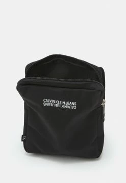 Calvin Klein Jeans SPORT ESSENTIALREPORTER UNISEX - Sac Bandoulière - Black -Calvin Klein Elegant Magasin 1aa6101beada42d5ab874416e62443eb