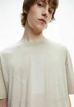 Calvin Klein Jeans BOLD MONOGRAM - T-shirt Imprimé - Crockery -Calvin Klein Elegant Magasin 1ac2e8b6f2b64732bc0b2fa7cca54716