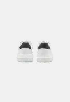 Calvin Klein Jeans CHUNKY CUPSOLE - Baskets Basses - Bright White -Calvin Klein Elegant Magasin 1b18d34ac4c04e91a161586ab2090bc1