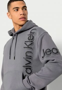 Calvin Klein Jeans VERTICAL BOLD INSTIT HOODIE - Sweatshirt - Fossil Grey -Calvin Klein Elegant Magasin 1b50c317cd784a0cbe97f25d04264be1