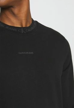 Calvin Klein Jeans LOGO CREW NECK UNISEX - Sweatshirt - Black -Calvin Klein Elegant Magasin 1b56110110f04288af1be8078714e7f5