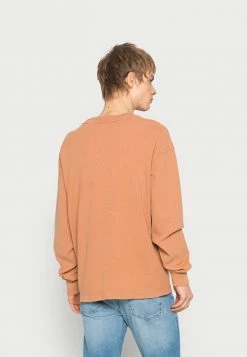 Calvin Klein Jeans INSTITUTIONAL WAFFLE - Sweatshirt - Tobacco Brown -Calvin Klein Elegant Magasin 1da8d6240b1745e590ced08532da878f