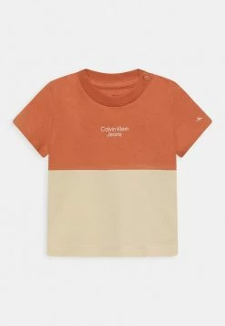 Calvin Klein Jeans COLOUR BLOCK TEE UNISEX - T-shirt Imprimé - Copper Reef
