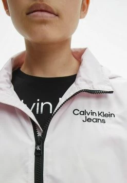 Calvin Klein Jeans Veste Légère - Sweetest Pink 9 Calvin Klein Jeans Veste Légère - Sweetest Pink -Calvin Klein Elegant Magasin 1ef2340058a449ee88f9b5250266d426