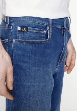 Calvin Klein Jeans SLIM - Short En Jean - Denim Medium -Calvin Klein Elegant Magasin 2180516a614c43519f0a73545bd82559