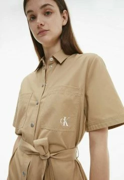 Calvin Klein Jeans Robe Chemise - Travertine 8 Calvin Klein Jeans Robe Chemise - Travertine -Calvin Klein Elegant Magasin 227f43e06d2d4c0191670d7dcd41cdba