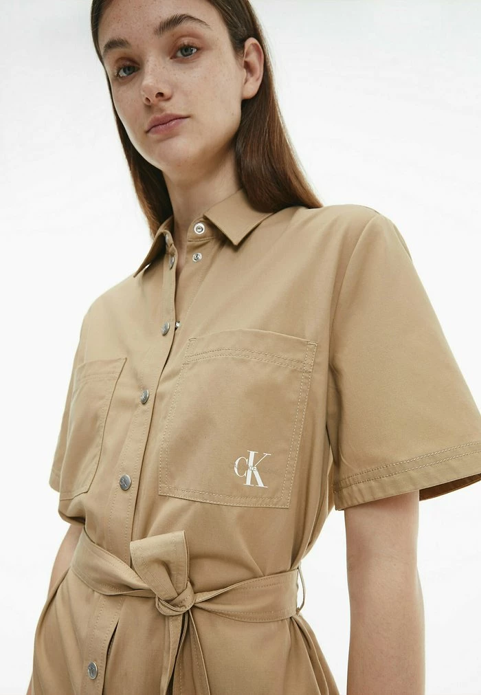 Calvin Klein Jeans Robe Chemise - Travertine 4 Calvin Klein Jeans Robe Chemise - Travertine – Image 4