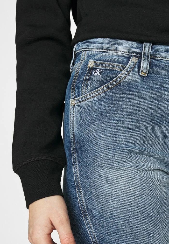 Calvin Klein Jeans HIGH RISE STRAIGHT ANKLE - Jean Boyfriend - Light Blue Utility 4 Calvin Klein Jeans HIGH RISE STRAIGHT ANKLE - Jean Boyfriend - Light Blue Utility – Image 4