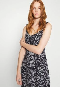 Calvin Klein Jeans OFF SHOULDER FLORAL DRESS - Robe De Jour - Black/white -Calvin Klein Elegant Magasin 25291577672e49a78102efa78721ef2f