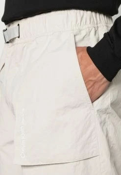 Calvin Klein Jeans UTILITY BELT PANT - Pantalon Classique - Stratus Grey -Calvin Klein Elegant Magasin 25df84e84a204c3d97659bd85453ecd3