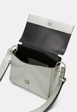 Calvin Klein Jeans SCULPTED HOLIDAY BOXY FLAP XBODY - Sac Bandoulière - Holiday Metallic -Calvin Klein Elegant Magasin 27c1fa645c4b4d72bef5548a1121dd5f