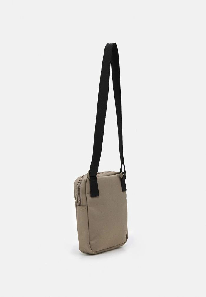 Calvin Klein Jeans SPORT ESSENTIALREPORTER UNISEX - Sac Bandoulière - Crockery 2 Calvin Klein Jeans SPORT ESSENTIALREPORTER UNISEX - Sac Bandoulière - Crockery – Image 2