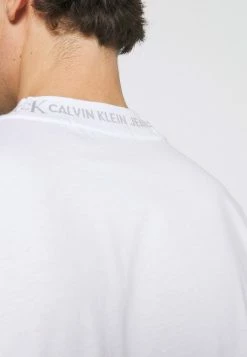 Calvin Klein Jeans LOGO TEE UNISEX - T-shirt Imprimé - White -Calvin Klein Elegant Magasin 2a0c194b23e04779b79e505f2f23da7d