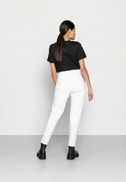 Calvin Klein Jeans MOM JEAN - Jean Slim - White -Calvin Klein Elegant Magasin 2b42d870b2ff4dc2ba7ef369e5455c49