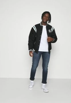 Calvin Klein Elegant Magasin -Calvin Klein Elegant Magasin 2b955c222b4c4c03a388eb8f4dfe3e42