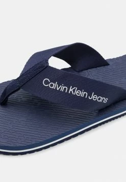 Calvin Klein Jeans Tongs - Navy 11 Calvin Klein Jeans Tongs - Navy -Calvin Klein Elegant Magasin 2bcecd61fb4746ac8ae446550e11ff73