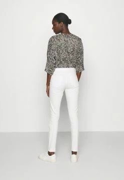 Calvin Klein Jeans MID RISE - Jeans Skinny - Denim Light 8 Calvin Klein Jeans MID RISE - Jeans Skinny - Denim Light -Calvin Klein Elegant Magasin 2d9a891932594cfba275bb9af294042e