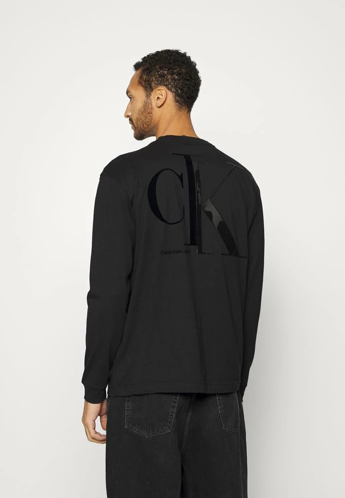 Calvin Klein Jeans SPLICED BACK GRAPHIC - T-shirt à Manches Longues - Black 3 Calvin Klein Jeans SPLICED BACK GRAPHIC - T-shirt à Manches Longues - Black – Image 3