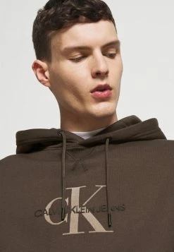 Calvin Klein Jeans ARCHIVAL MONOGRAM HOODIE UNISEX - Sweatshirt - Black Olive/crockery -Calvin Klein Elegant Magasin 2e67c18f9b104cb499053be8633a89da