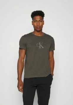 Calvin Klein Elegant Magasin 35 Calvin Klein Jeans ARCHIVAL MONOGRAM TEE UNISEX - T-shirt Imprimé - Black Olive/crockery