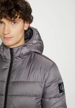 Calvin Klein Jeans LIGHTWEIGHT PADDED JACKET - Veste D'hiver - Fossil Grey 10 Calvin Klein Jeans LIGHTWEIGHT PADDED JACKET - Veste D'hiver - Fossil Grey -Calvin Klein Elegant Magasin 3058111688af4dee8bba8e48e2426b9c