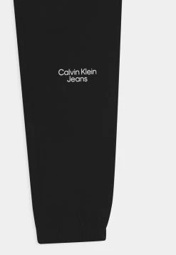Calvin Klein Jeans STACKED LOGO RELAXED UNISEX - Pantalon De Survêtement - Black -Calvin Klein Elegant Magasin 3059a4ba9eb74b3d98e481b154f615ea