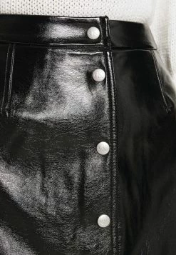 Calvin Klein Jeans HIGH SHINE MINI SKIRT - Jupe Trapèze - Black -Calvin Klein Elegant Magasin 30c5ffe432ee48e0b8118df4641150bb